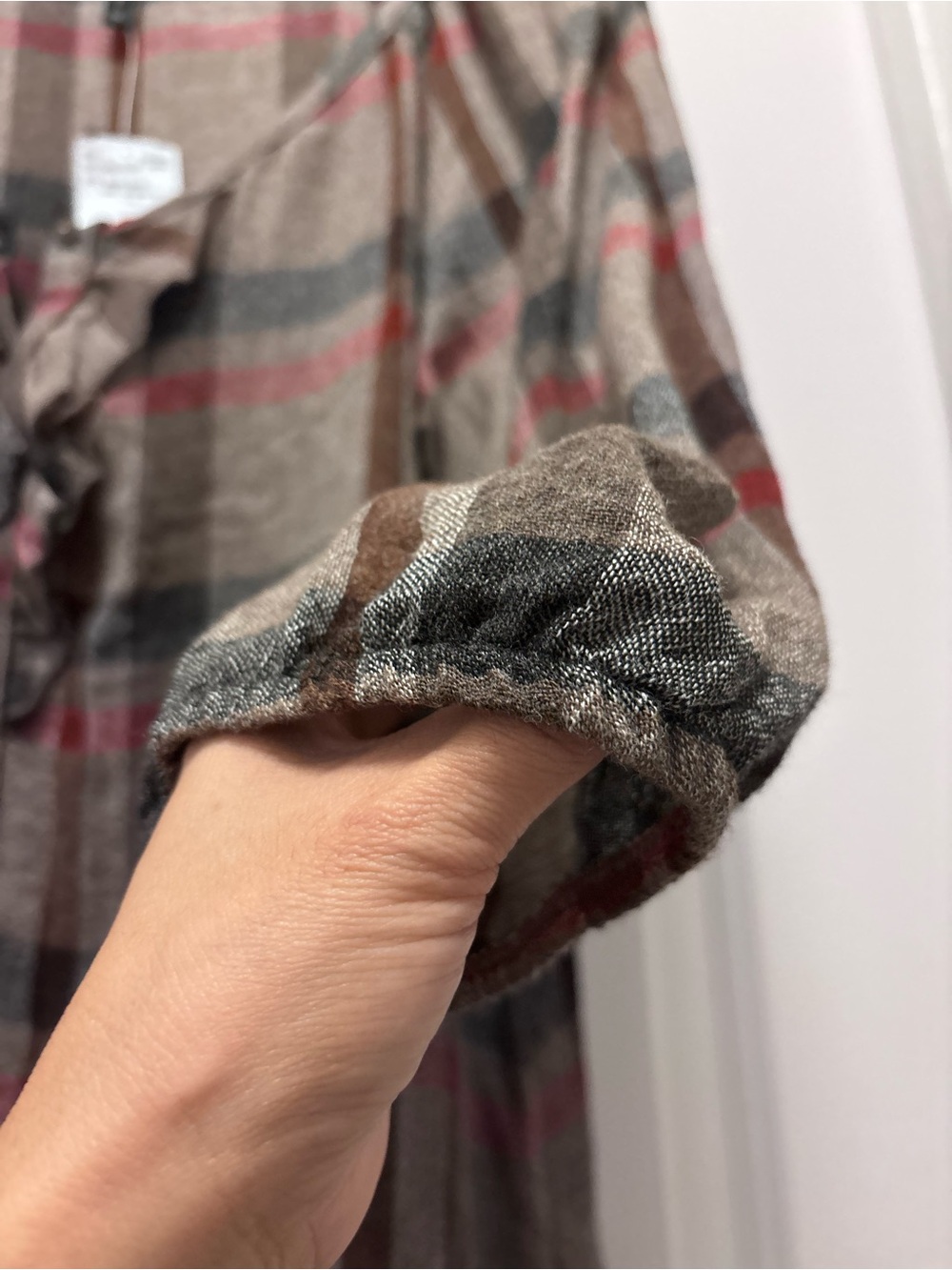 2/$25 le chateau Plaid Ruffle Henley Tunic in Brown, Gray & Pink
BNWT - Picture 10 of 10